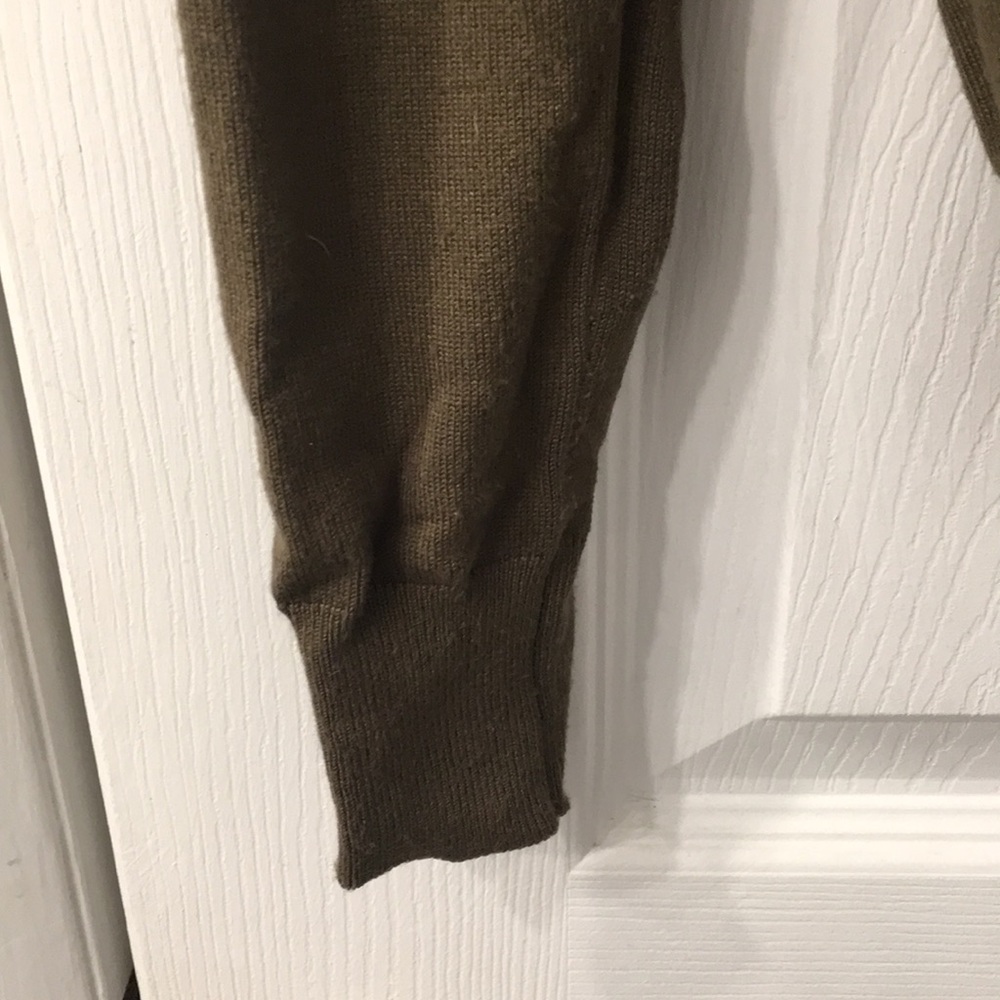 Green Sweater - Picture 4 of 4
